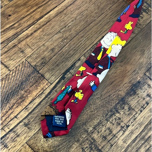 Peanuts Character Tie featuring Franklin Charlie Brown Linus snoopy 100% silk - Picture 2 of 6